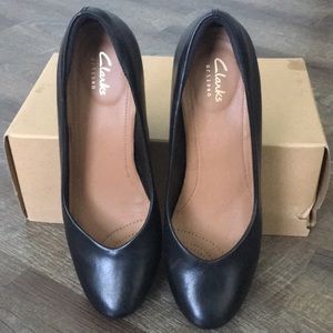 Clarks Bassett Mine Wedge Heels Size 8.5